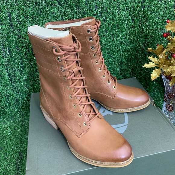 TIMBERLAND WOMEN'S SUTHERLIN BAY LEATHER BOOTS - Picture 3 of 9